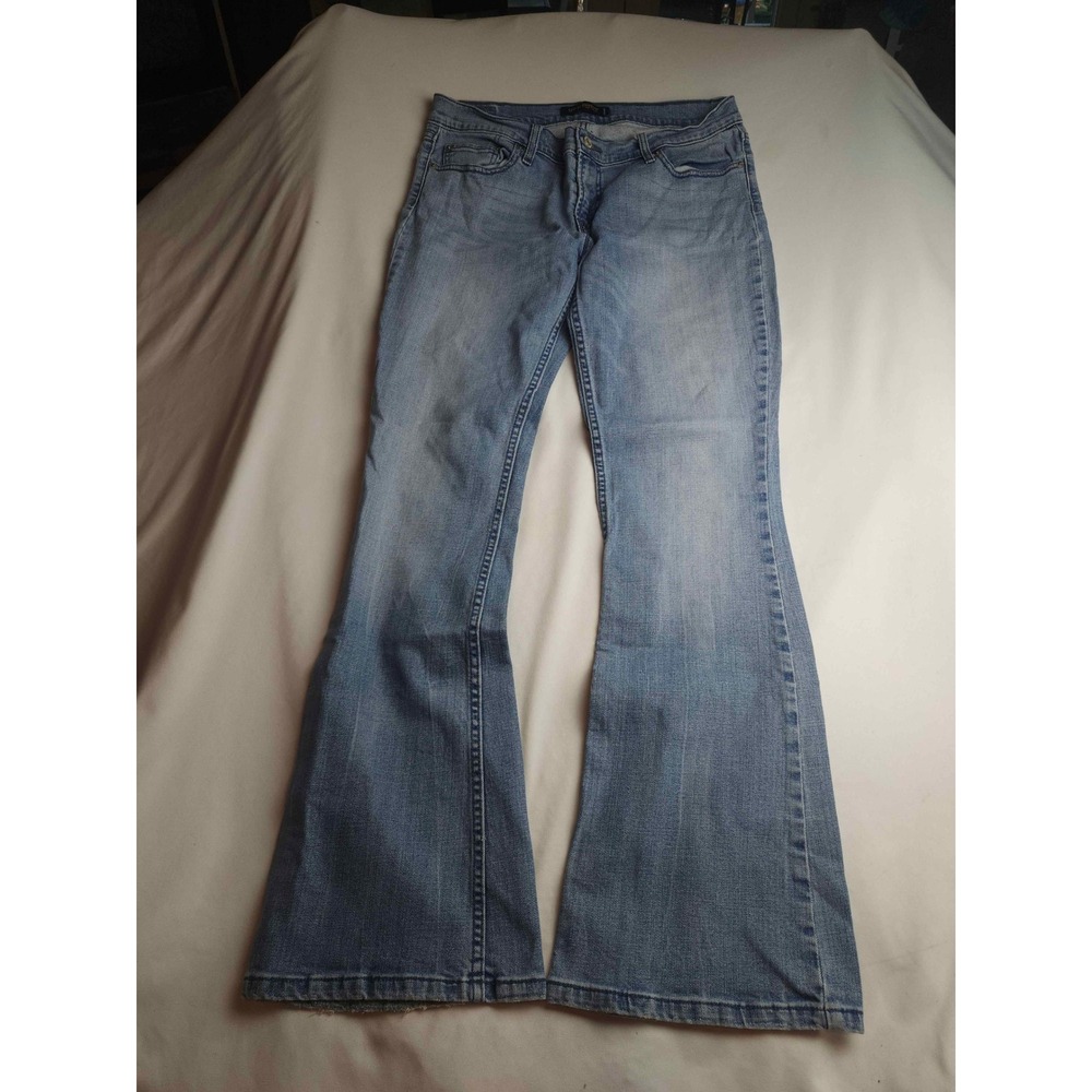Levis 524 Too Super Low Flare Jeans Light Wash Denim Juniors 11M Flare Leg